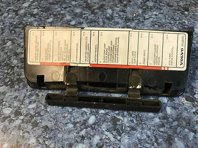 Volvo, 940 (1984 -) крышки коробки предохранителей 1258895 - Изображение 1 из 3