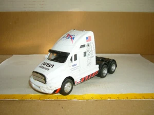 Maisto Truck NASA, Sattelzug-Maschine, 0,156 kg, 11-22 Zustand / Condition: 2-? - Picture 1 of 3