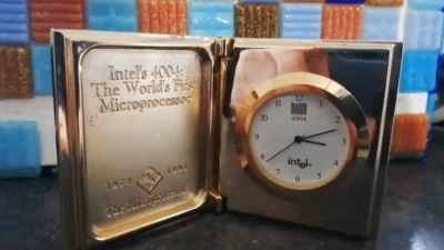 Einzigartig: Intel Anniversary Uhr mit echtem 4004 CPU-Die – Computergeschichte! - Bild 1 von 4