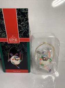 Adorno ""Esquí redondo"" Hallmark 1992 nuevo de lote antiguo - Imagen 1 de 3