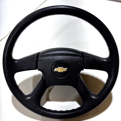 2003-2007 Chevrolet Silverado (Tahoe) steering wheel w/horn pad (OEM) - Image 1 of 4