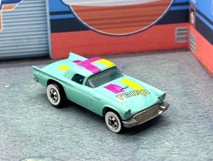 Hot Wheels Park 'n Plates '57 T-Bird Maßstab 1:64 - Bild 1 von 4