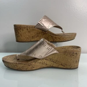 Vionic Anitra Damen-Riemensandale Kork Keilabsatz metallic roségoldfarben 9M mittlerer Absatz - Bild 1 von 13