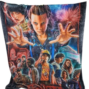 Stranger Things Fleece Überwurf Decke Eleven Mike Dustin Lucas Max Grafik - Bild 1 von 2