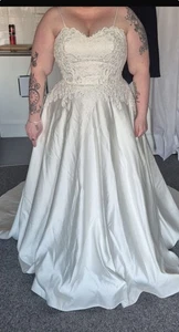 Pre loved Bridal Gown Wedding Dress Size 20 - Picture 1 of 2