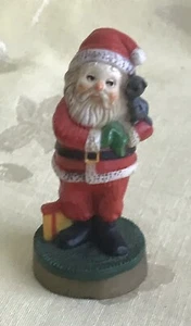 Figura de Navidad de Papá Noel y Gatito #4 miniatura de colección de 1980 Hallmark Merry Miniatures - Imagen 1 de 3