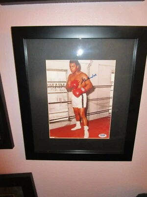 MUHAMMAD ALI AKA CASSIUS CLAY RARE SIGNED & FRAMED 8X10 PSA LOA V08172 - Image 1 of 4