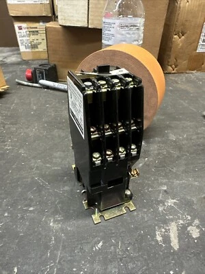 Relé de Control Industrial Westinghouse BF57F, 300V, 10 Amperios, Estilo 765A954G01 Foto 1 de 4