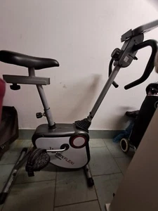 Toorx BRX FLEXI Cyclette Magnetico 8 Liveli con Display LCD - Bianco/Nero - Foto 1 di 5