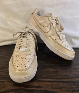 Scarpe da ginnastica Nike da donna Court Vision basse premium beige taglia 7 DM0838-200 - Foto 1 di 12