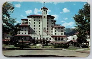Broadmoor Hotel Colorado Springs Italian Renaissance Front Vista Chrome Postcard - Picture 1 of 2