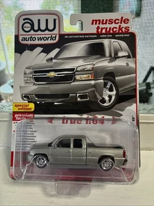 Chevrolet Silverado SS 2006 camioneta pickup Silver Birch 1:64 automático World Muscle Trucks - Imagen 1 de 3