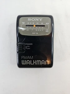 Walkman radio portatile vintage Sony SRF-39 FM/AM con clip da cintura nero testato/funzionante! - Foto 1 di 7