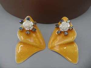 Große Blatt Ohrringe goldgelb Glitzer Emaille weiße Rosen blau Strass  - Bild 1 von 8