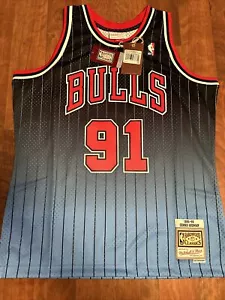 Mitchell & Ness CHICAGO BULLS Fadeaway Swingman 1995 Dennis Rodman- Large - Picture 1 of 8