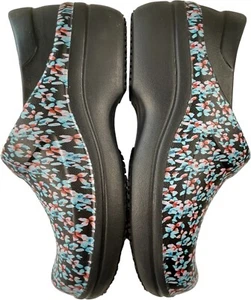 Crocs Negro con Rosa/Azul Pequeñas Flores Triple Confort Mujer Talla 7 - Imagen 1 de 9