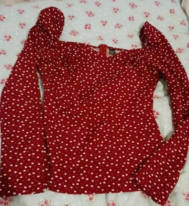 size M heart fitted stretchy top flattering - Picture 1 of 1