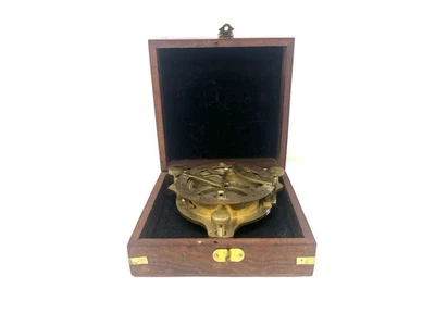 Brújula reloj de sol triángulo latón West London vintage navegación con caja de madera Foto 1 de 4