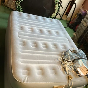 Aerobed Platinum Raised Airbed – double Size | Built-in Pump | Luxury Comfort - Picture 1 of 5