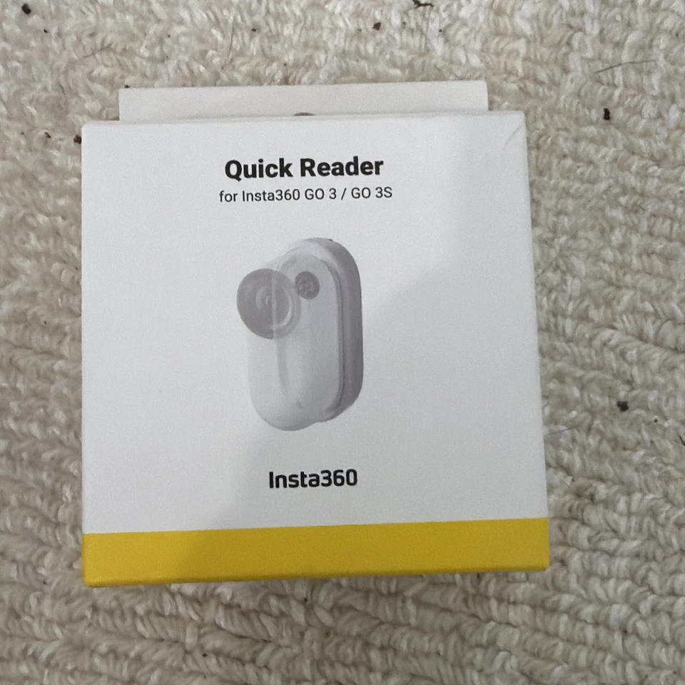 Insta360 GO 3S Quick Reader – Fast File Transfer, SD Support, USB-C/Lightning - Image 1 of 4