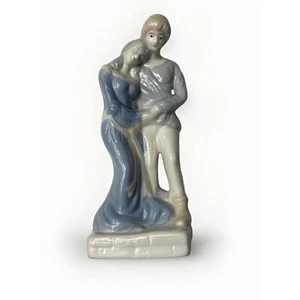 Liebespaar Figur Statue Junge und Mädchen Porzellan romantisch gemarkt D Buchstabe - Bild 1 von 10