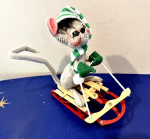 Annalee Christmas Mouse on Sled Green & White Hat Mobilitee Doll 7.5 x 6.5" - Picture 1 of 10
