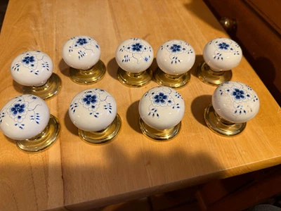 Lote de 9 perillas de puerta florales vintage con respaldo de latón blanco/azul 2"d Foto 1 de 4