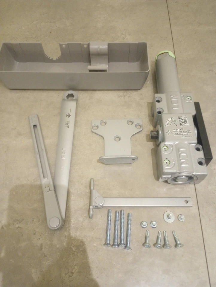 LCN 4040XP Rw/PA AL 689 Door Closer, Aluminum Finish, Non-Handed, Slightly Used - Image 1 of 1