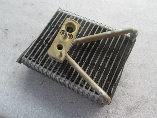 46722960 EVAPORATORE RADIATORE CLIMATIZZATORE A/C FIAT PUNTO VAN 1.3 D 51KW 5M 3 - Imagem 1 de 1