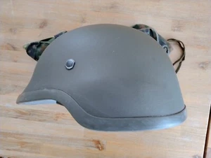 Bundeswehr Gefechtshelm Kevlar mit Überzug 58/60 - Bild 1 von 5