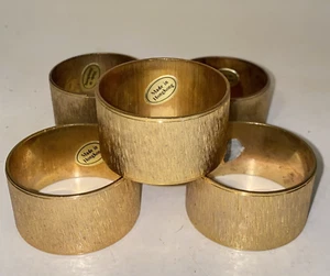 Vintage Set of 5 Striated Brass Napkin Rings Made in Hong Kong - Picture 1 of 11