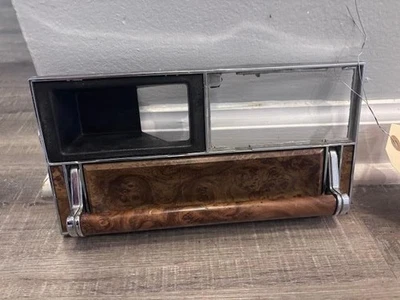 Manija y moldura de puerta trasera derecha Cadillac Seville 1976-1979 madera PN#1697164 Foto 1 de 4