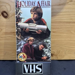 Holiday Affair (VHS, 1996) * Buy 2 Get 1 Free - Bundle Shipping Discount - Imagen 1 de 2