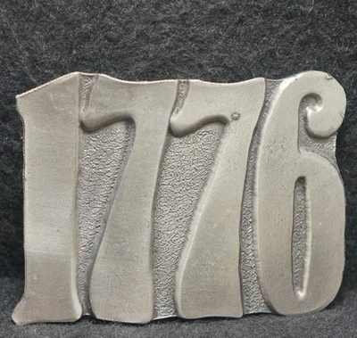 XC25156 VINTAGE 1975 ***1776*** INDEPENDENCIA AMERICANA PATRIÓTICO HOMBRE HEBILLA DE CINTURÓN Foto 1 de 2