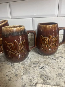 2er Set Rumpf Keramik USA Vintage braun Tropf Zweihundertjahrfeier Becher Stein 6" 30oz EUC - Bild 1 von 6