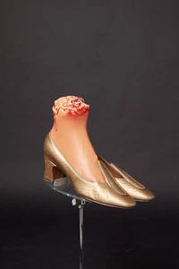 Vintage 1960s Gold Pumps Heels Shoes - Picture 1 of 7