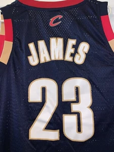 ADIDAS NBA JERSEY CLEVELAND CAVALIERS #23 LEBRON SIZE XL CHEST 26" LENGTH 31" - Picture 1 of 7