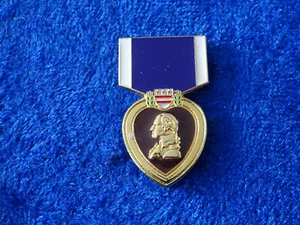 A62-27) US Purple Heart Hat Pin Hut Pin Badge Abzeichen Crest - Picture 1 of 2