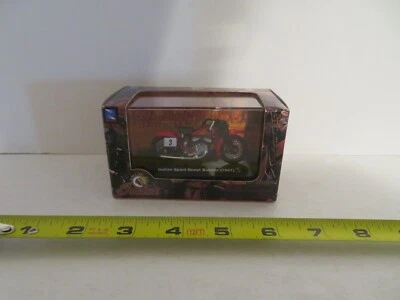 Nueva motocicleta Ray Indian Sport Scout Babber (1947) roja sin usar, en caja Foto 1 de 4