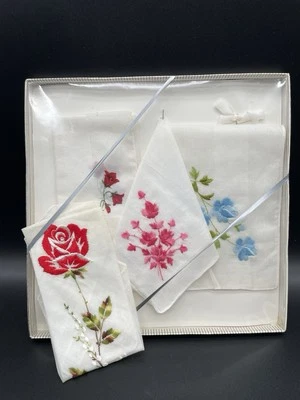 Lote de 4 Pañuelos Bordados Nuevo Antiguo Stock? Pañuelo Foto 1 de 4