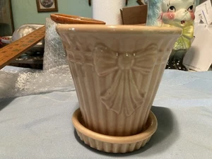 Shawnee planter pot " Bowtie" flesh color 4.5" - Picture 1 of 7