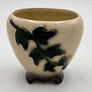 Vaso vintage Royal Copley piedi ceramica fioriera avorio ed edera verde anni 40 DIFETTO - Foto 1 di 15
