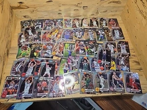 Lotto Figurine Calcio Basketball NBA NFL Panini Topps Bowman Rifrattore B240 - Foto 1 di 9