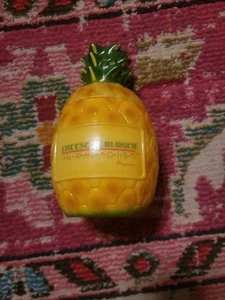 Vintage Kunststoff Cheeseburger im Paradies Ananas Münze Bank Maui Promo - Bild 1 von 4