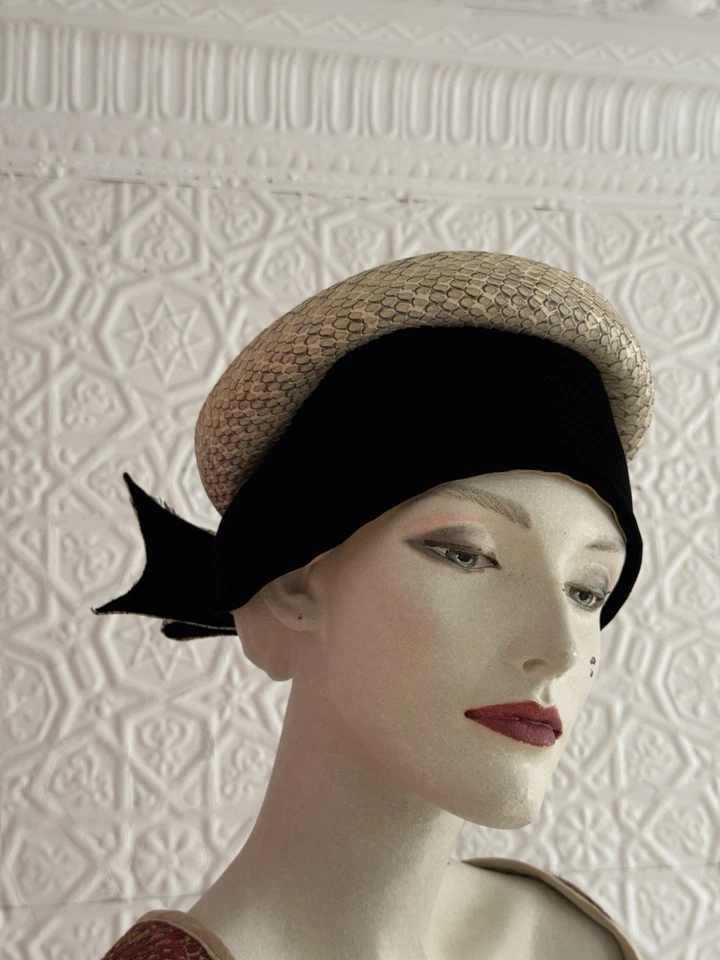 Редкая шляпа дизайнер Jack McConnell рептилии кожи бархата тюрбан-1950-х красное перо - Изображение 1 из 4