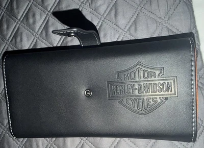 Harley-Davidson Travel Tech organizador triple pliegue - logotipo y encanto en relieve Foto 1 de 2