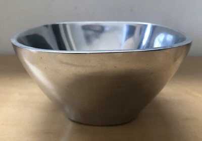 "Cuenco decorativo Pottery Barn pequeño de 5,5"" con tuerca/dulces plateados" Foto 1 de 4