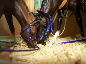 Jaapi ROYAL BLUE mare & Foal halter set w/leads - fits Breyer traditional models - Picture 1 of 1