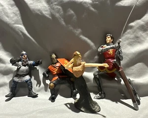 Disney Chronicles Of Narnia The Lion Witch & Wardrobe Action Figures - Picture 1 of 4