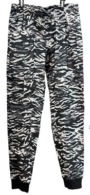 PANTALÓN UNDER ARMOUR NIÑOS BANDERÍN TEJIDO CARGO ESTAMPADO TALLA XS Foto 1 de 4